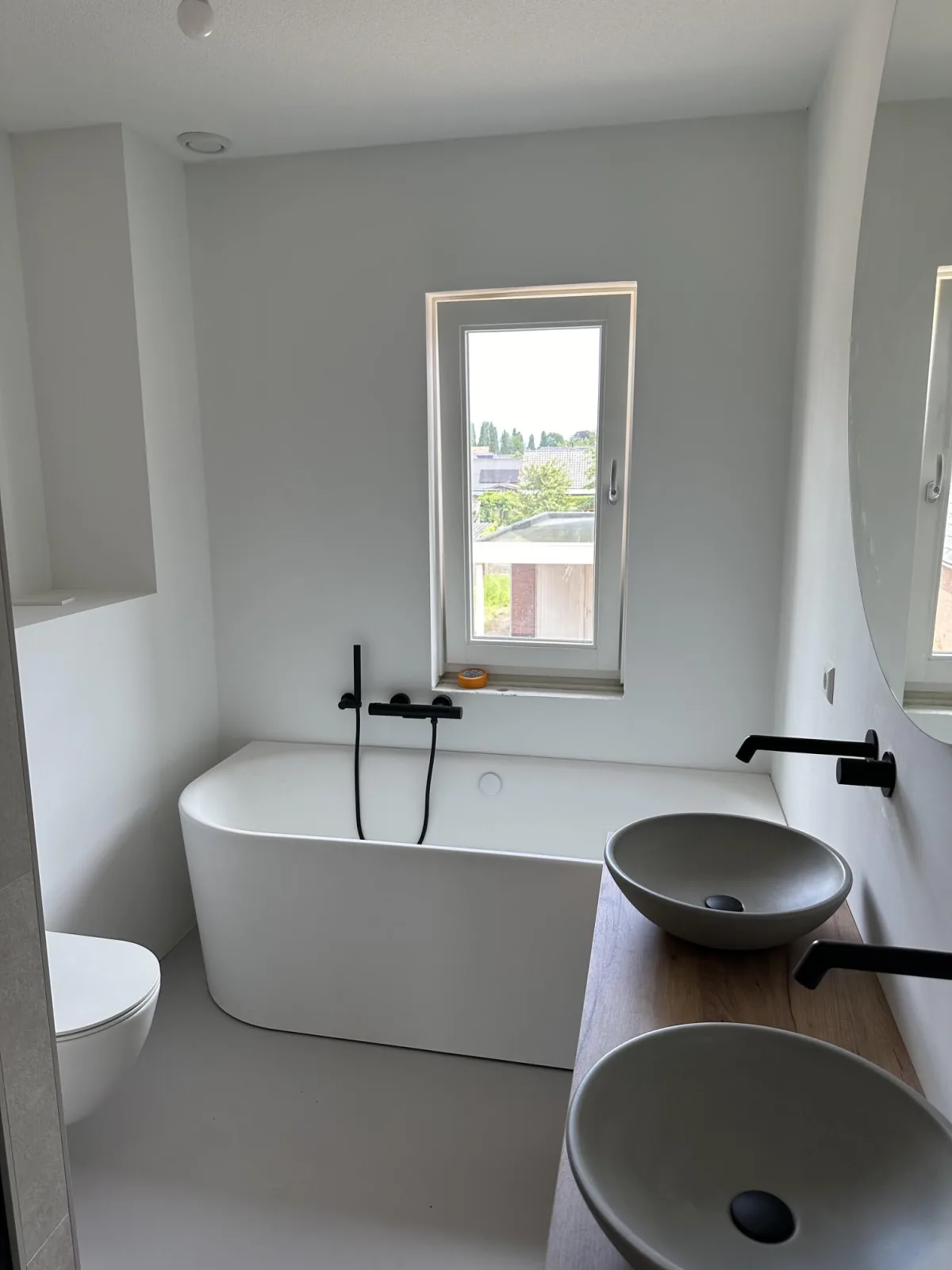 Vrijstaand bad met betonlook waskommen, Wevers-HD Enschede
